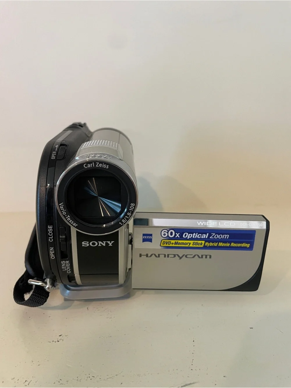 Sony Handycam DCR-DVD650 Hybrid Camcorder 60x Optical Zoom Mini DVD